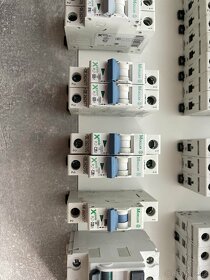 Prodám jističe, hlavní vypínače a koncové spínače - 10