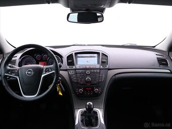 Opel Insignia 1,4 Turbo 103 kW Sports Tourer (2012) - 10
