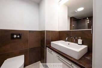 Pronájem prostorného, světlého 2+kk 56m2, terasa 10m2, garáž - 10