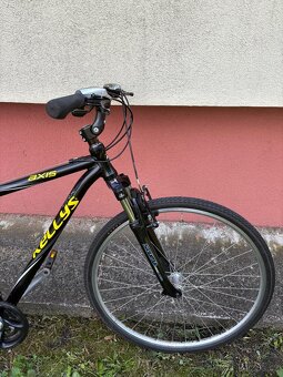 Trekové kolo KELLYS Axis – 28” kola - 10