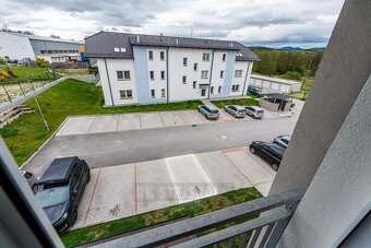 Pronájem bytu 3+kk (88 m²) s parkovacím stáním a sklepem – T - 10