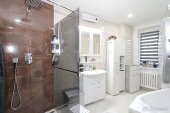 Prodej rodinného domu 4+1 159 m2 s pozemkem 316 m2, Neratovi - 10