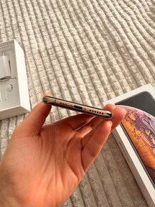 Apple iPhone Xs 256 GB zlatý - 10