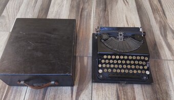 Prodám americký starožitní psací stroj Remington Portable . - 10