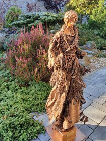 Originální dekorace ,,socha - dáma - 10