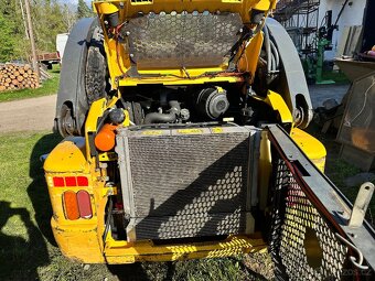 Smykový nakladač New Holland L225 - 10