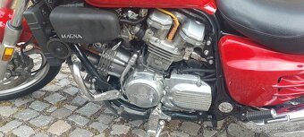 Honda VF 700 C Supermagna - 10