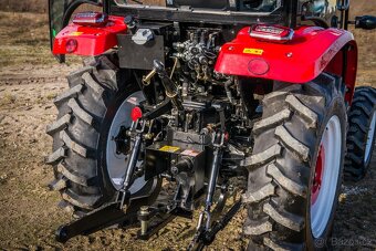 Traktor HANWO HWE 354R, STAGE V, 4 válcový motor víčko - 10