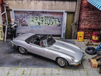 Jaguar E- Type 1:18 Autoart - 10
