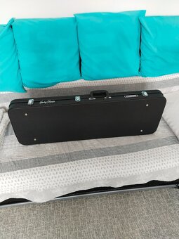 Prodám Jackson JS22 Dinky BLK AH s pevným pouzdrem - 10