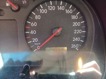 VW Golf 4 1.6 16V 77 kw r.v.2003 - 10
