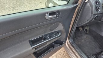 VW Golf 6 Plus 1.6 MPi - 10
