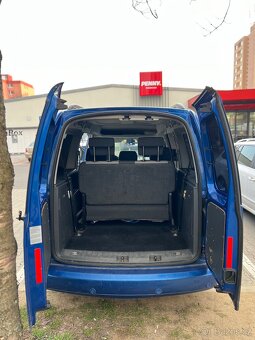 VW caddy maxi 7 míst - 10