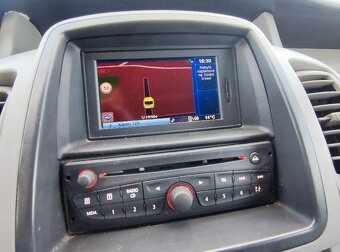 Opel Vivaro 2.5 CDTi, 107 kW, 7 míst - 10