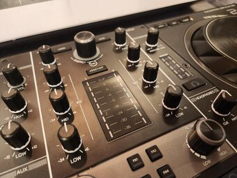 Hercules DJControl Inpulse 500 + kryt Decksaver - 10