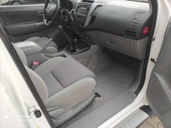 Toyota Hilux 2,5 D-4D Double Cab Terra (2010) - 10