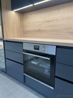 Prodám NOVOU Šedu kuchyň Plzeň DTD Egger - 10