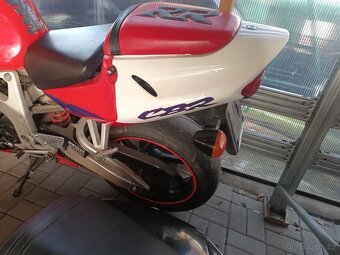 Prodám zadní sedlo CBR 900 RR SC33 - 10