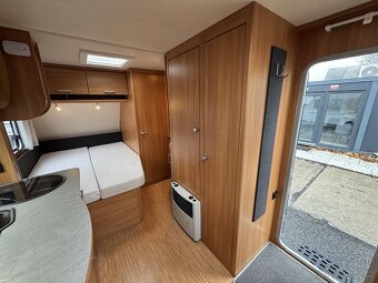 Knaus Sport 500 ~ Francouzská postel - 10