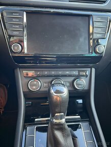Superb 2.0TDI, nové rozvody, DSG, tažné, paměti - 10