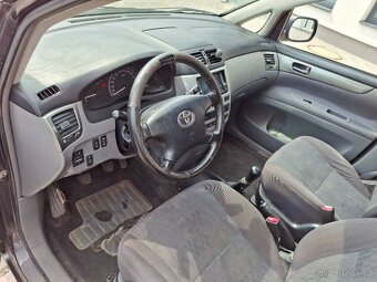 Toyota Avensis Verso 2.0 D-4D - 10