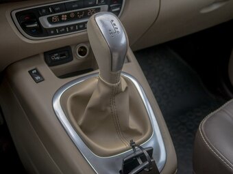 Renault Grand Scénic 2.0DCI 110KW NAVI AUTOMAT - 10