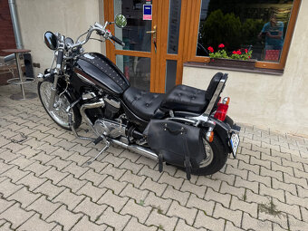 Suzuki VS 800 Intruder - 10