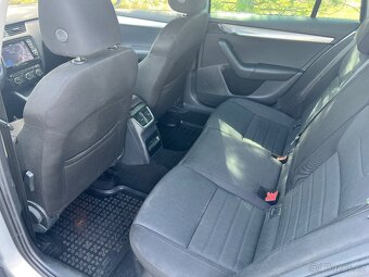 ŠKODA OCTAVIA KOMBI 1.6 TDI ELEGANCE - 10