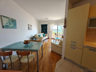Plně zařízený apartmán jen 100 m od moře – Trogir, 240.000 € - 10