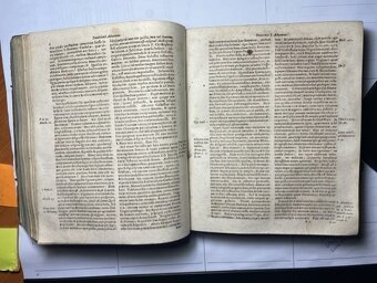 Staré knihy, rok vydání 1677 a 1682 - 10