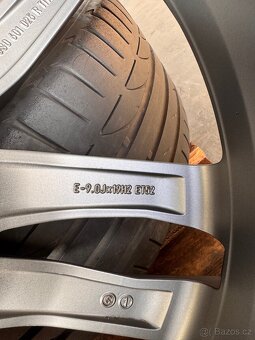 Original AUDI RS R19 - 10