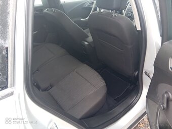 Opel Astra Kombi 1.4 benzín 124.000 km 2011 - 10