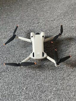 Dron DJI Mini 3 Pro se smart ovladačem a příslušenstvím - 10
