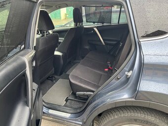 Toyota RAV4 2,2 D-4D LUX 110kW, originál servis, nebouraná - 10