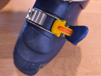 dětské sjezdové lyže + lyžáky + helma - 10