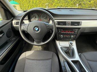 BMW 325XI 160kW E91 R6 - Bi-Xenon /PO SERVISNÍ INSP/ KRÁSNÝ - 10