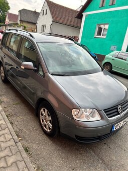 Volkswagen Touran - 10