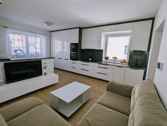 Menší rodinný dům 3kk + přístavby, klidné centrum Holice - 10