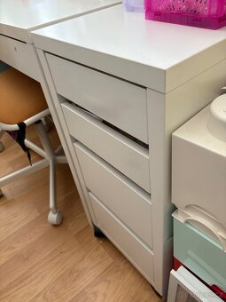 IKEA MICKE dětský psací stůl - 10