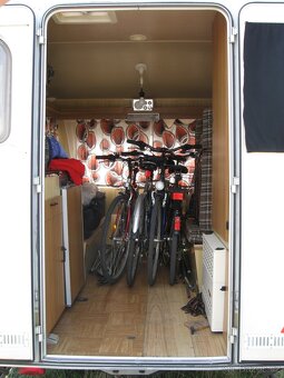 Obytný přívěs speciální pro převoz motorek, kol, ... - 10
