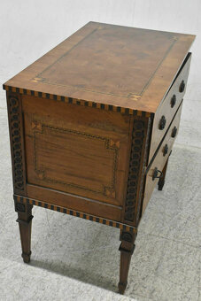Klasická komoda, dýhovaná a intarzovaná, kolem roku 1780 - 10