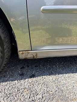 VW Golf V 1.9 TDI r. 2007 – na opravu nebo na náhradní díly - 10