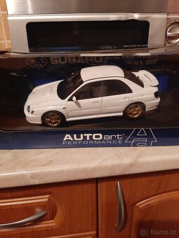 1:18 Autoart civilne modely - 10