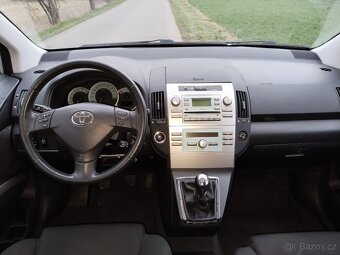 Toyota Corolla Verso 1.8i - 10