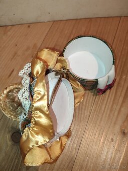 Panenka ,krabička - 10