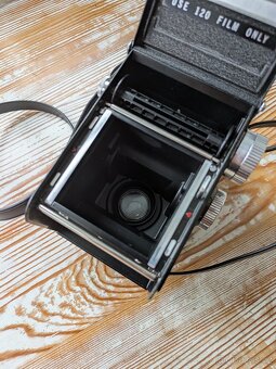 Yashica D - 10