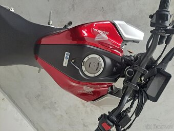 Honda CB125R ABS - 10