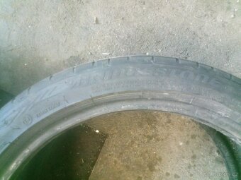 Prodám letní pneu Bridgestone 225/40r18 92y - 10