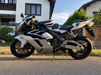 Honda CBR 1000RR Fireblade 2004 - 10