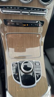 PRODÁM MERCEDES GLC 220D OFF ROAD PAKET - 10